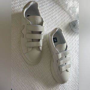 Vejas brand new Velcro style